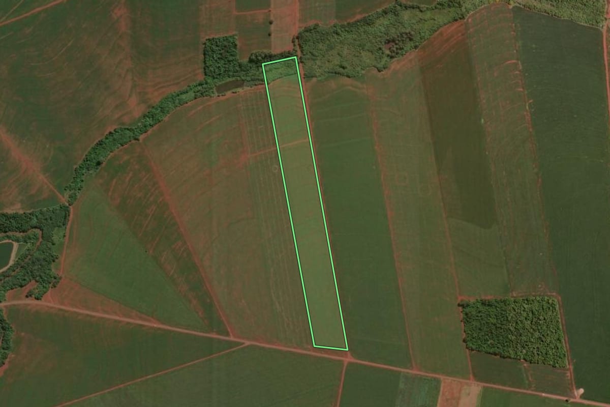 Imagem de satélite do imóvel rural em Assis Chateaubriand (PR), com o contorno declarado no CAR desenhado por cima.