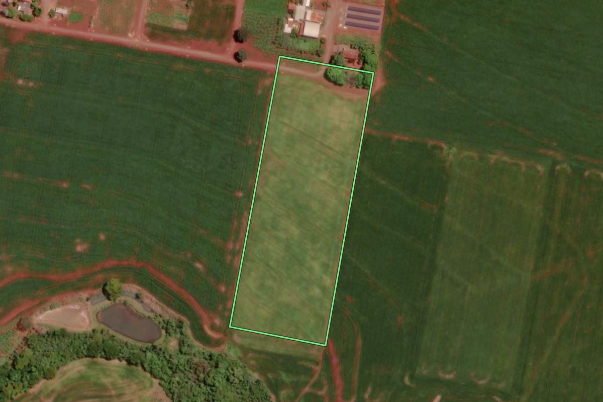 Imagem de satélite do imóvel rural em Assis Chateaubriand (PR), com o contorno declarado no CAR desenhado por cima.