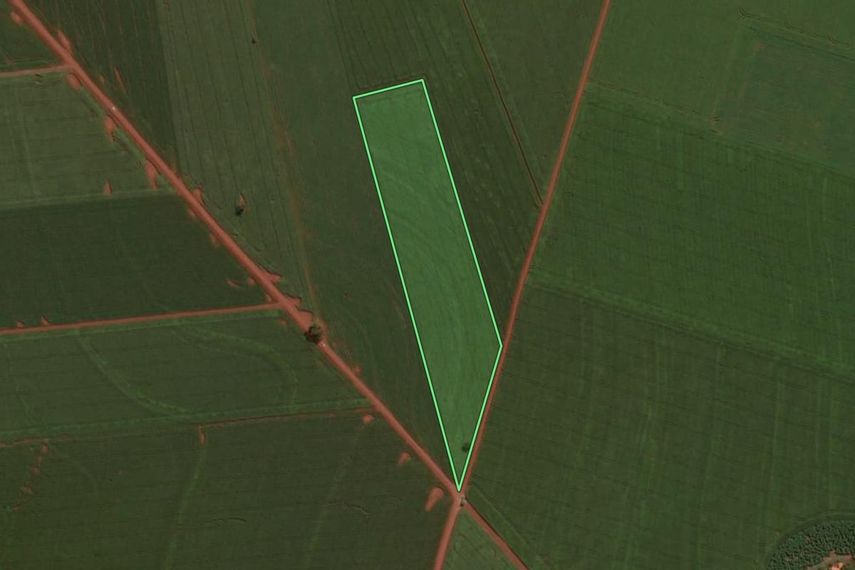 Imagem de satélite do imóvel rural em Assis Chateaubriand (PR), com o contorno declarado no CAR desenhado por cima.