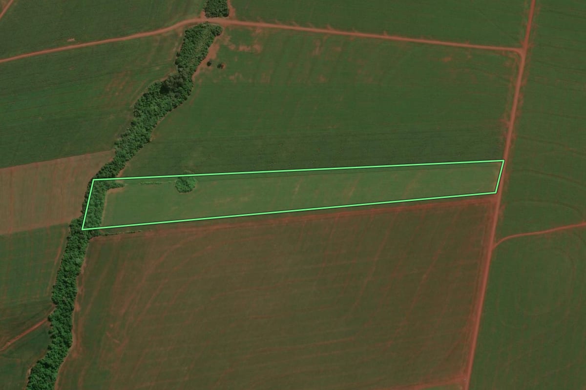 Imagem de satélite do imóvel rural em Assis Chateaubriand (PR), com o contorno declarado no CAR desenhado por cima.