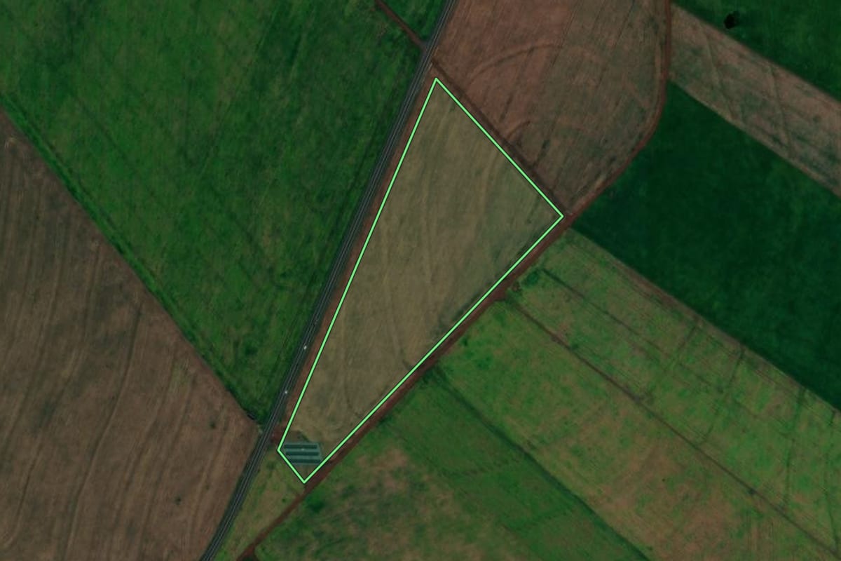 Imagem de satélite do imóvel rural em Assis Chateaubriand (PR), com o contorno declarado no CAR desenhado por cima.