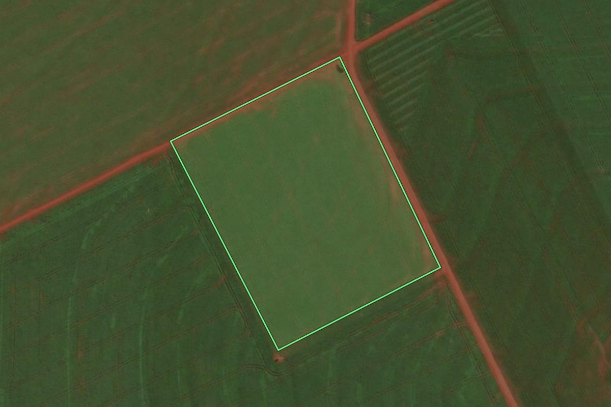 Imagem de satélite do imóvel rural em Assis Chateaubriand (PR), com o contorno declarado no CAR desenhado por cima.
