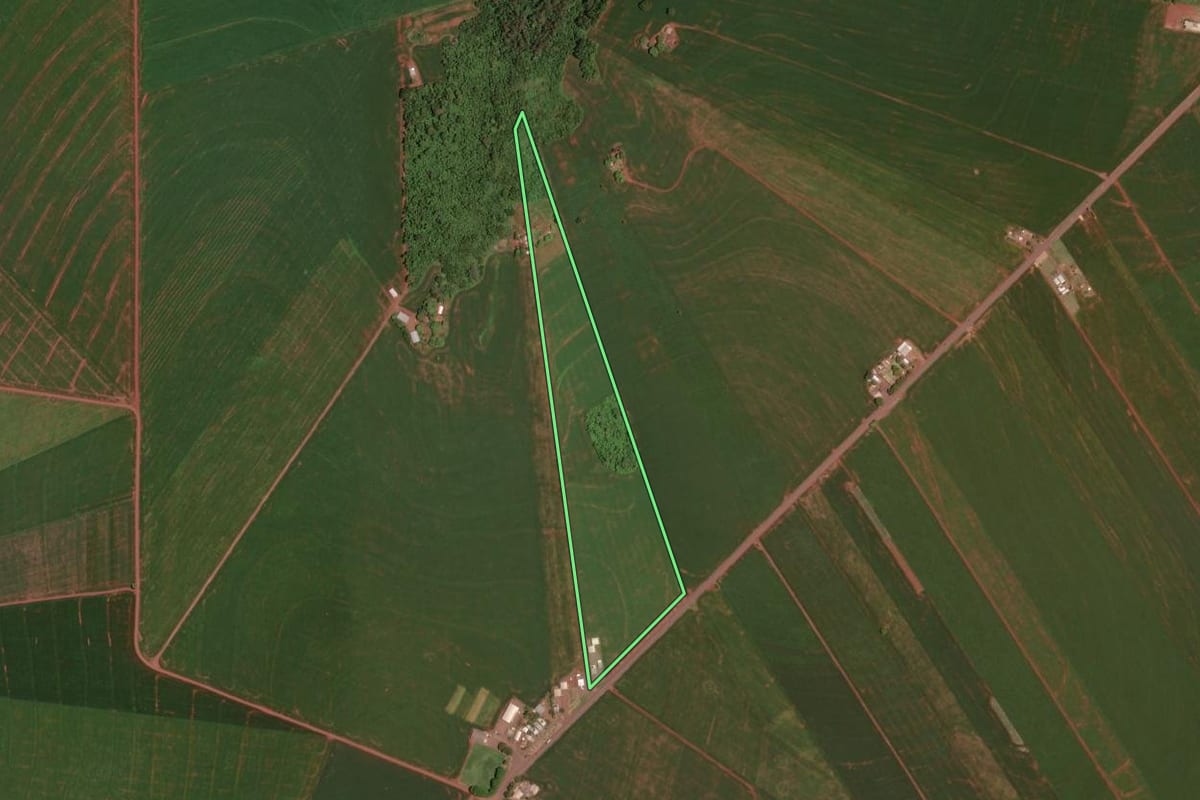 Imagem de satélite do imóvel rural em Assis Chateaubriand (PR), com o contorno declarado no CAR desenhado por cima.