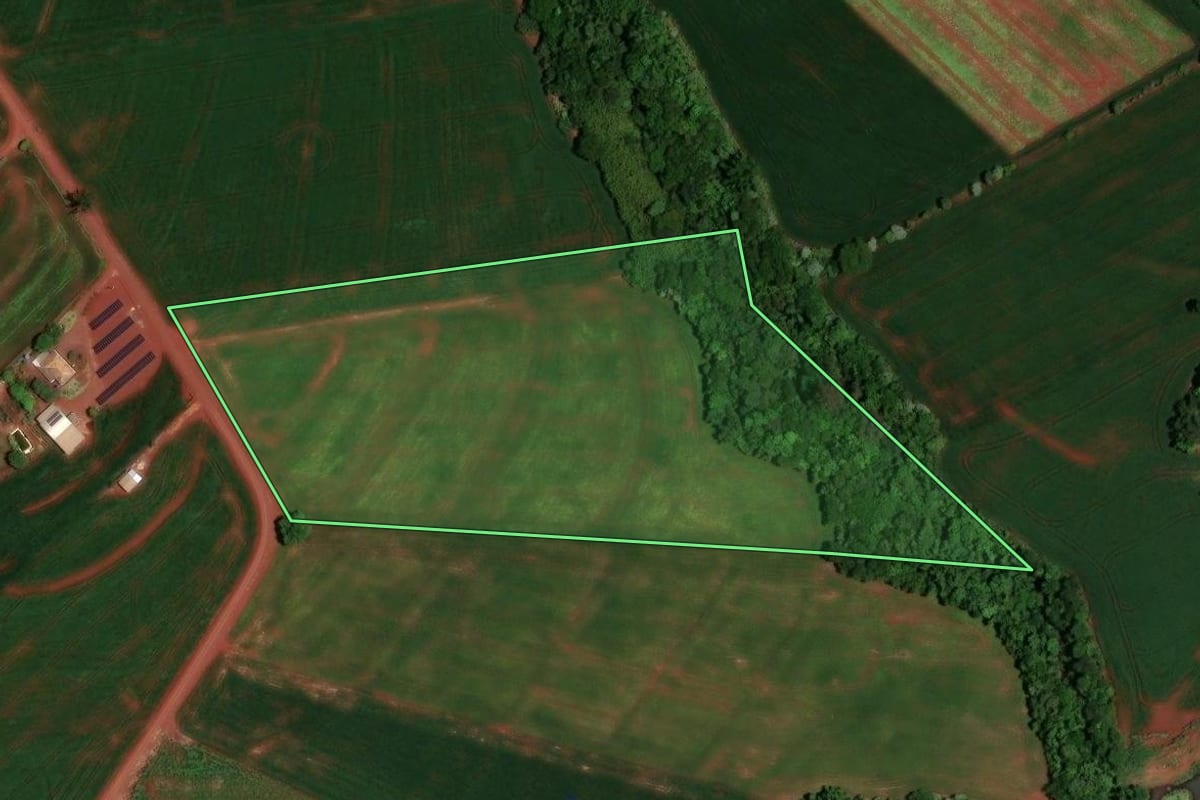 Imagem de satélite do imóvel rural em Assis Chateaubriand (PR), com o contorno declarado no CAR desenhado por cima.