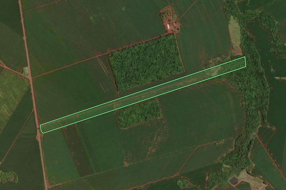 Imagem de satélite do imóvel rural em Assis Chateaubriand (PR), com o contorno declarado no CAR desenhado por cima.