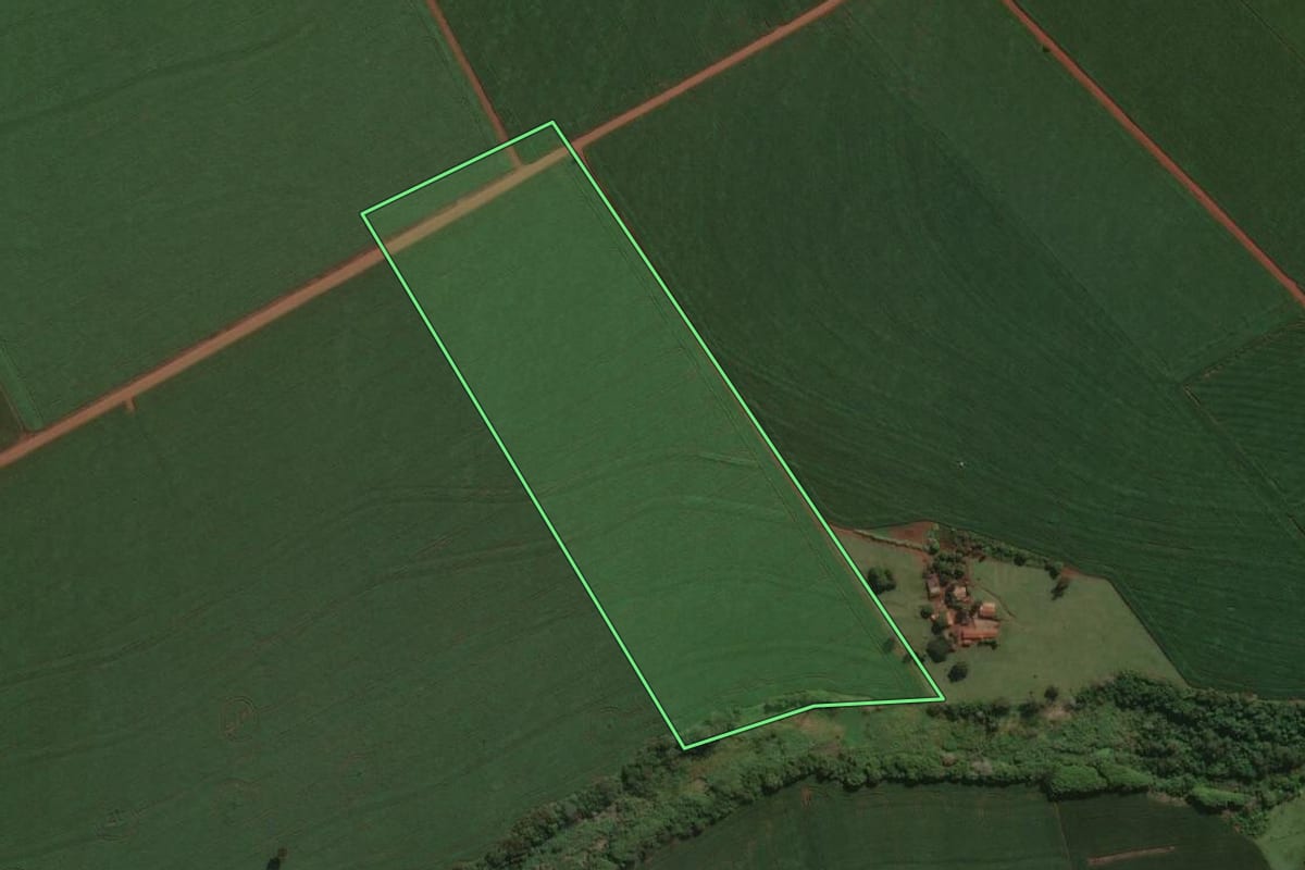 Imagem de satélite do imóvel rural em Astorga (PR), com o contorno declarado no CAR desenhado por cima.