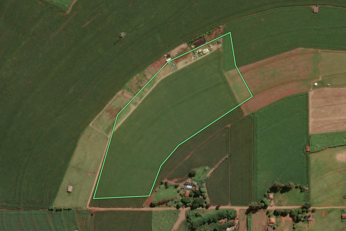 Imagem de satélite do imóvel rural em Astorga (PR), com o contorno declarado no CAR desenhado por cima.