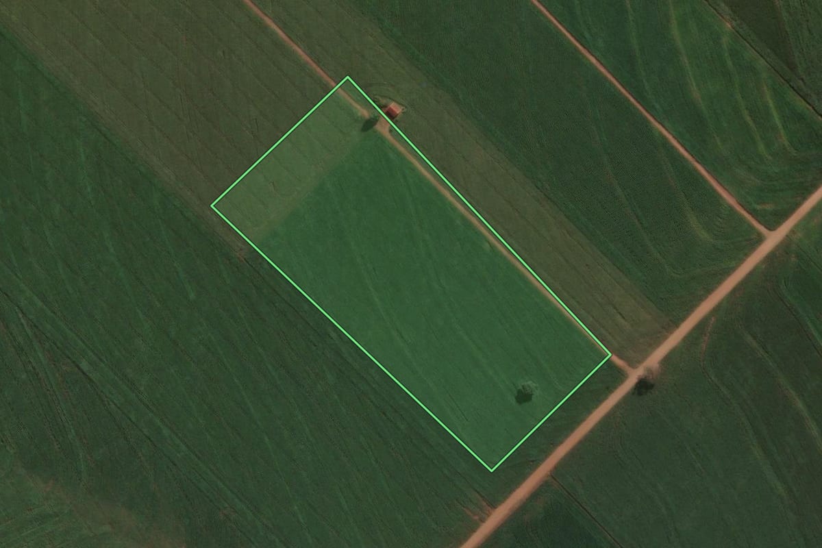 Imagem de satélite do imóvel rural em Astorga (PR), com o contorno declarado no CAR desenhado por cima.