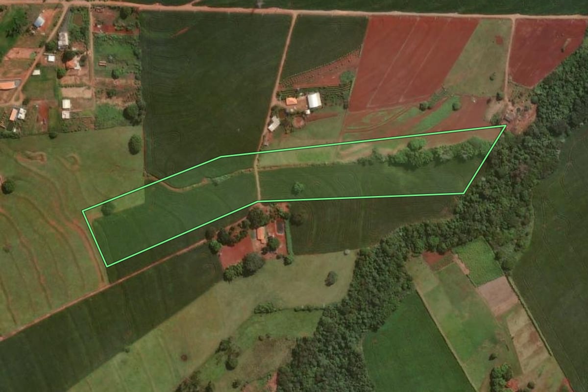 Imagem de satélite do imóvel rural em Astorga (PR), com o contorno declarado no CAR desenhado por cima.