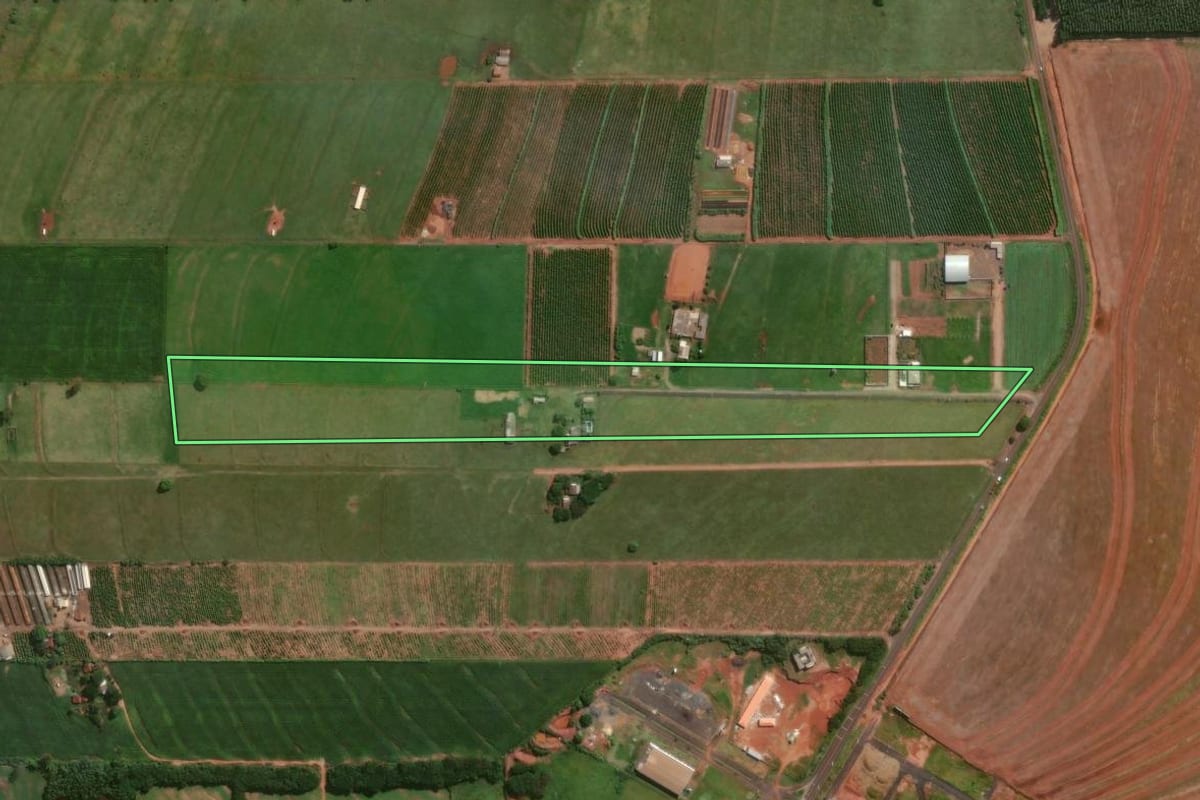 Imagem de satélite do imóvel rural em Astorga (PR), com o contorno declarado no CAR desenhado por cima.