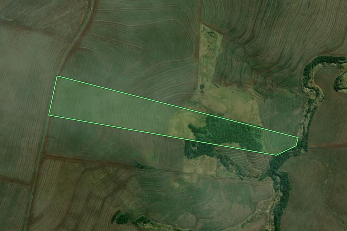 Imagem de satélite do imóvel rural em Astorga (PR), com o contorno declarado no CAR desenhado por cima.