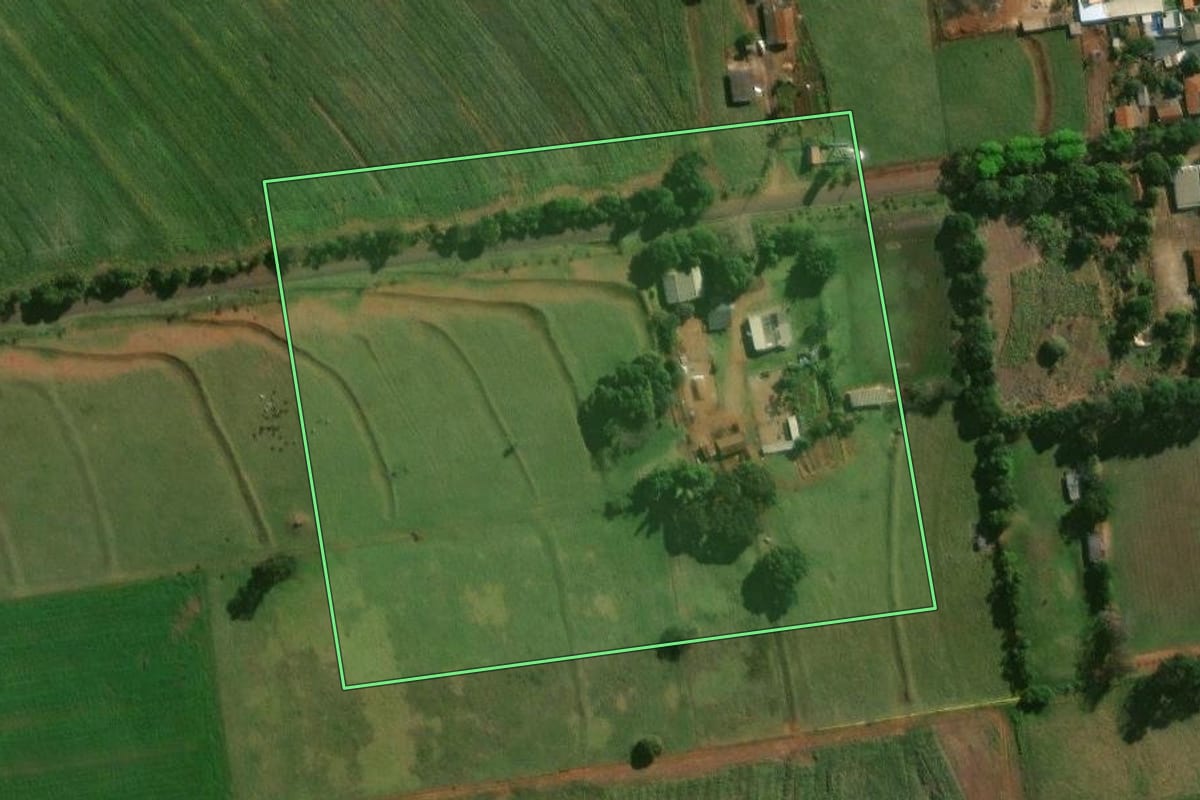 Imagem de satélite do imóvel rural em Astorga (PR), com o contorno declarado no CAR desenhado por cima.