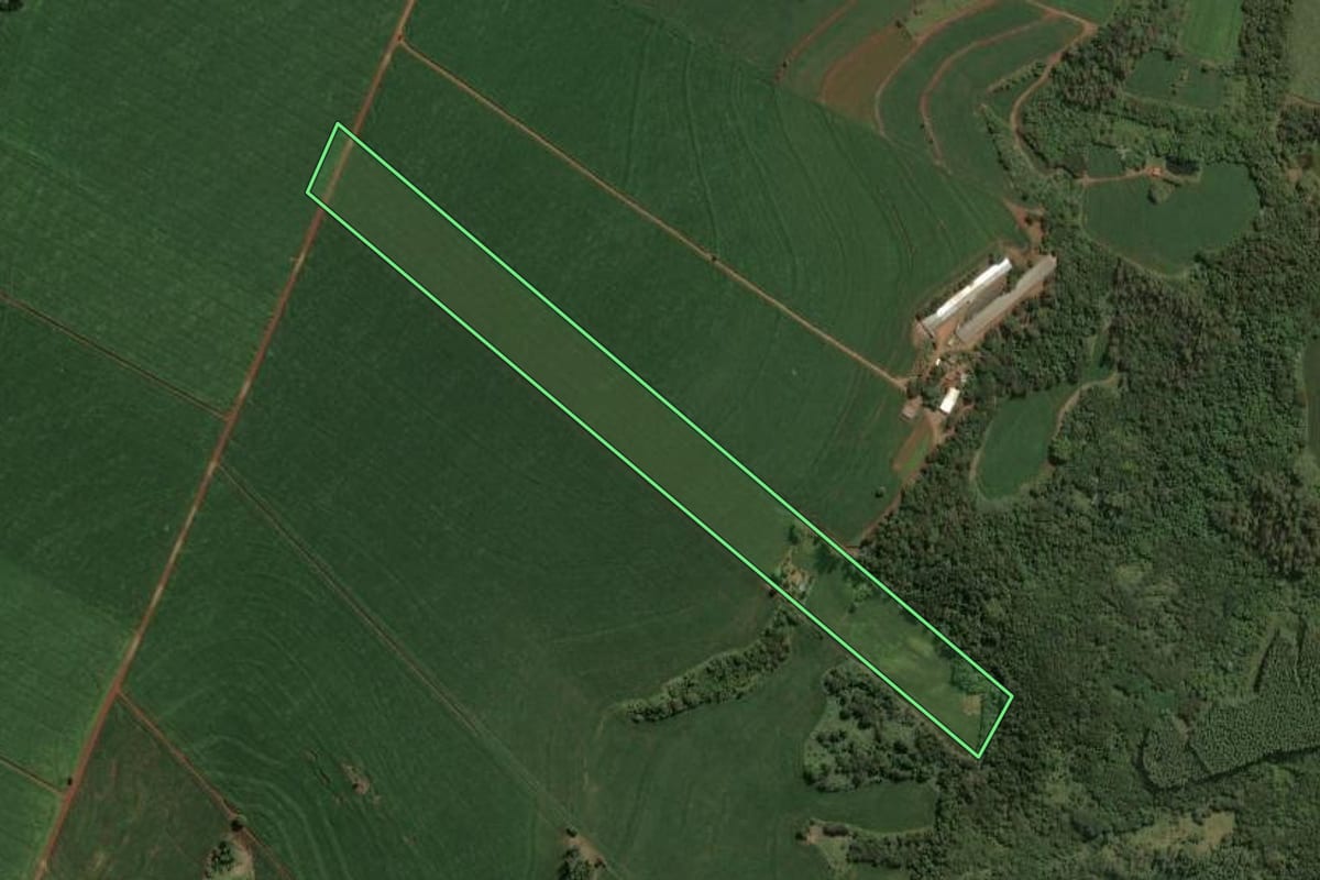 Imagem de satélite do imóvel rural em Astorga (PR), com o contorno declarado no CAR desenhado por cima.