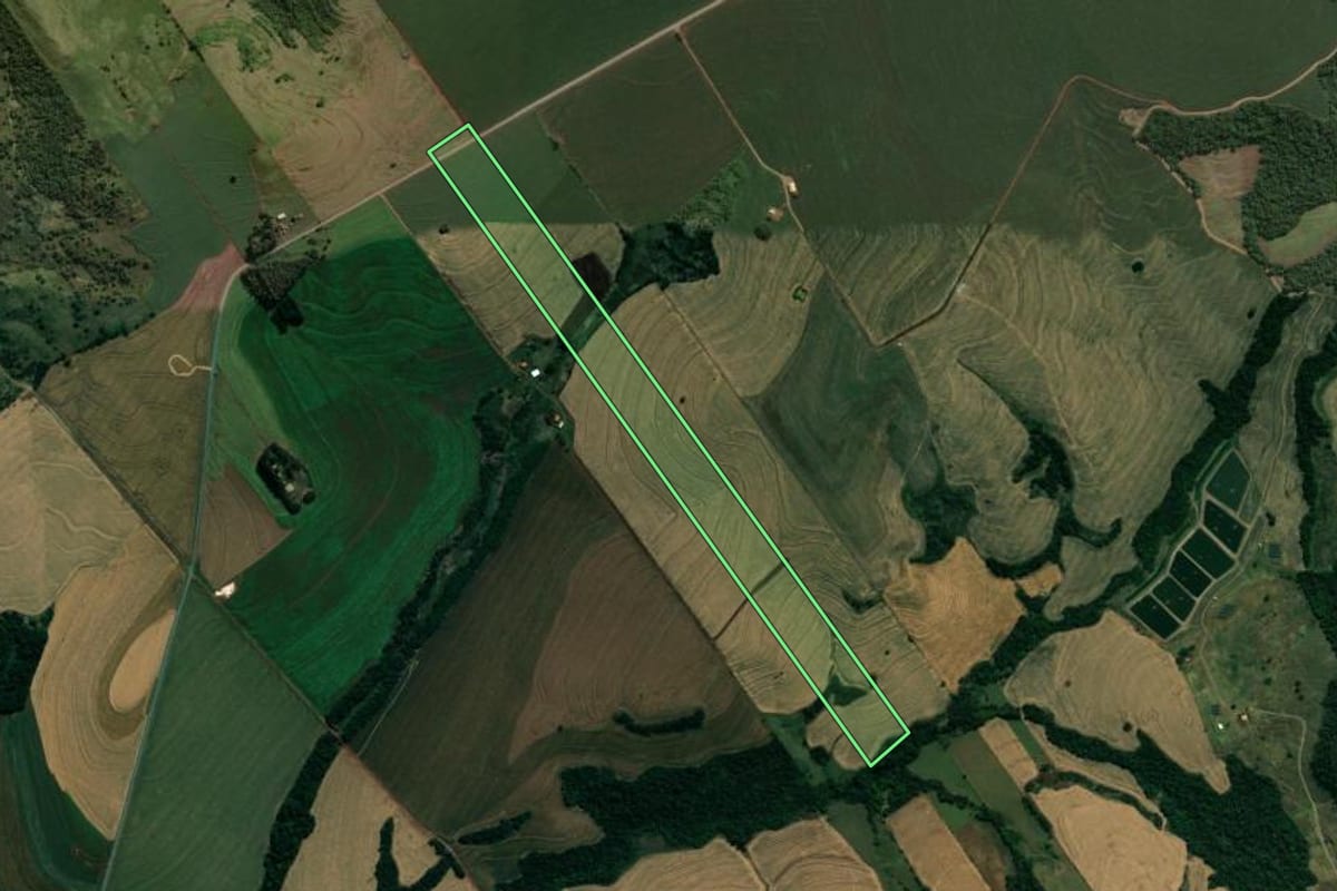 Imagem de satélite do imóvel rural em Astorga (PR), com o contorno declarado no CAR desenhado por cima.