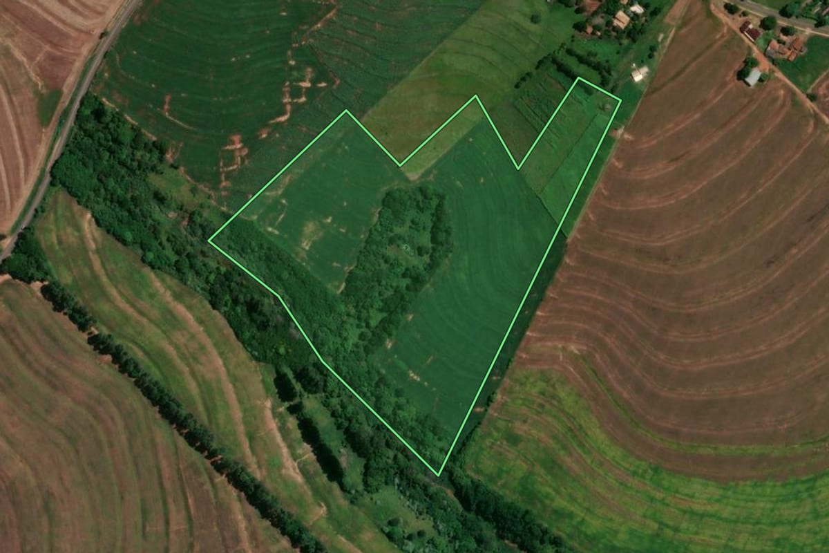 Imagem de satélite do imóvel rural em Atalaia (PR), com o contorno declarado no CAR desenhado por cima.