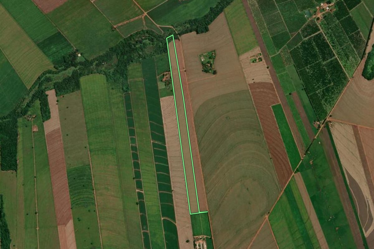 Imagem de satélite do imóvel rural em Atalaia (PR), com o contorno declarado no CAR desenhado por cima.