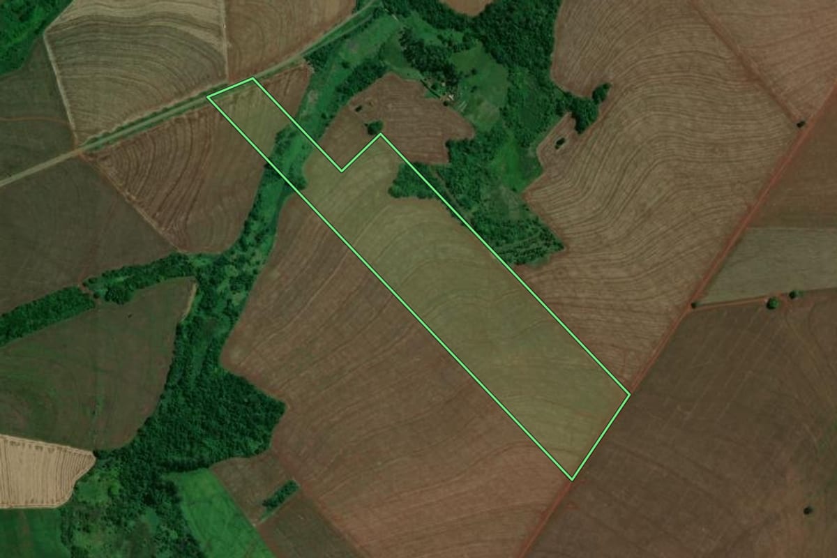 Imagem de satélite do imóvel rural em Atalaia (PR), com o contorno declarado no CAR desenhado por cima.