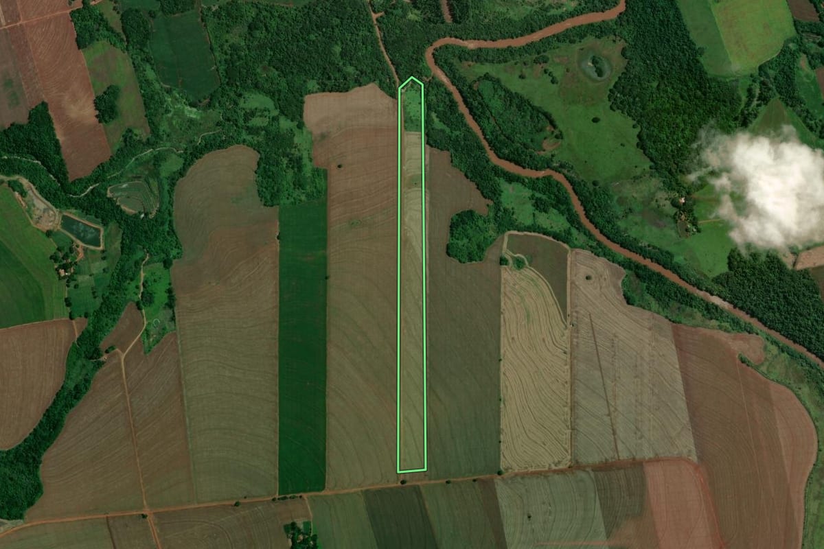 Imagem de satélite do imóvel rural em Atalaia (PR), com o contorno declarado no CAR desenhado por cima.