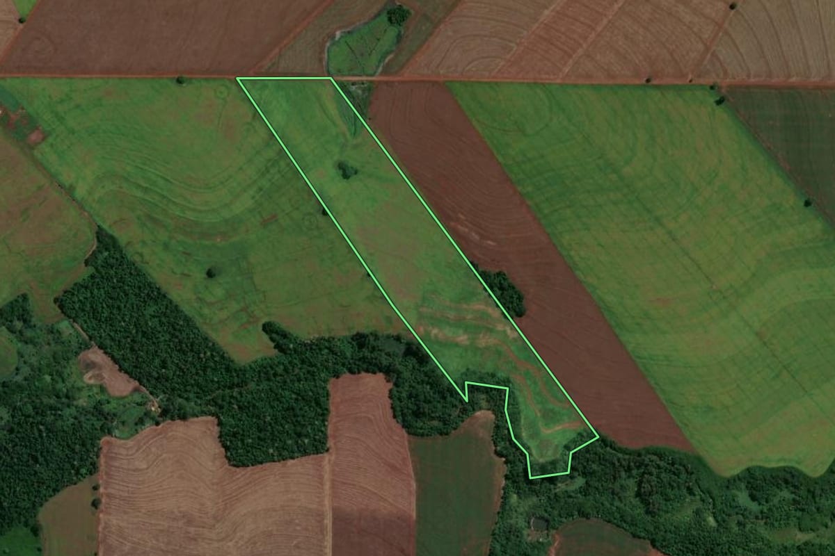 Imagem de satélite do imóvel rural em Atalaia (PR), com o contorno declarado no CAR desenhado por cima.