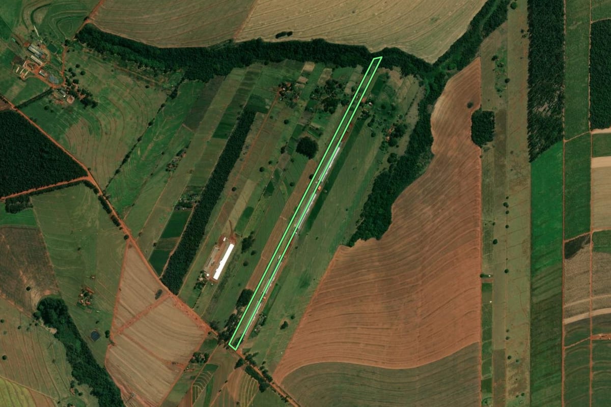 Imagem de satélite do imóvel rural em Atalaia (PR), com o contorno declarado no CAR desenhado por cima.