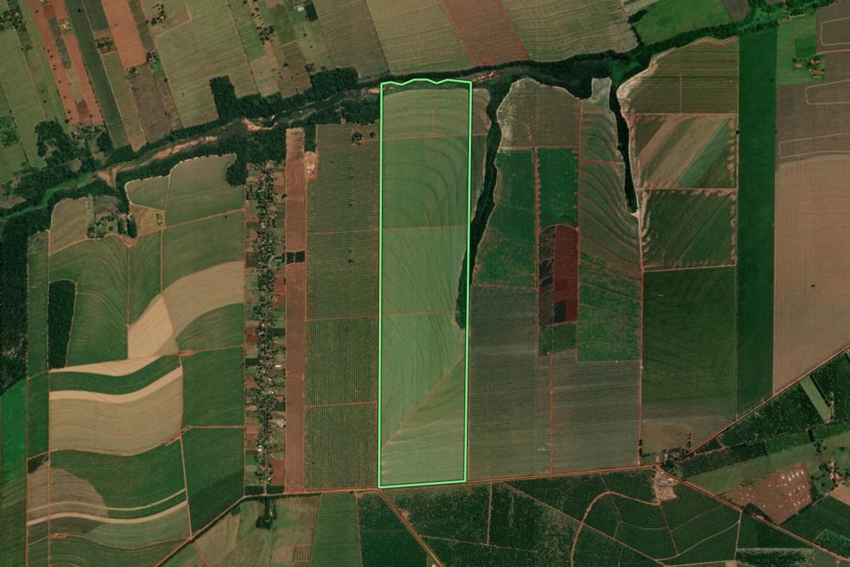 Imagem de satélite do imóvel rural em Atalaia (PR), com o contorno declarado no CAR desenhado por cima.