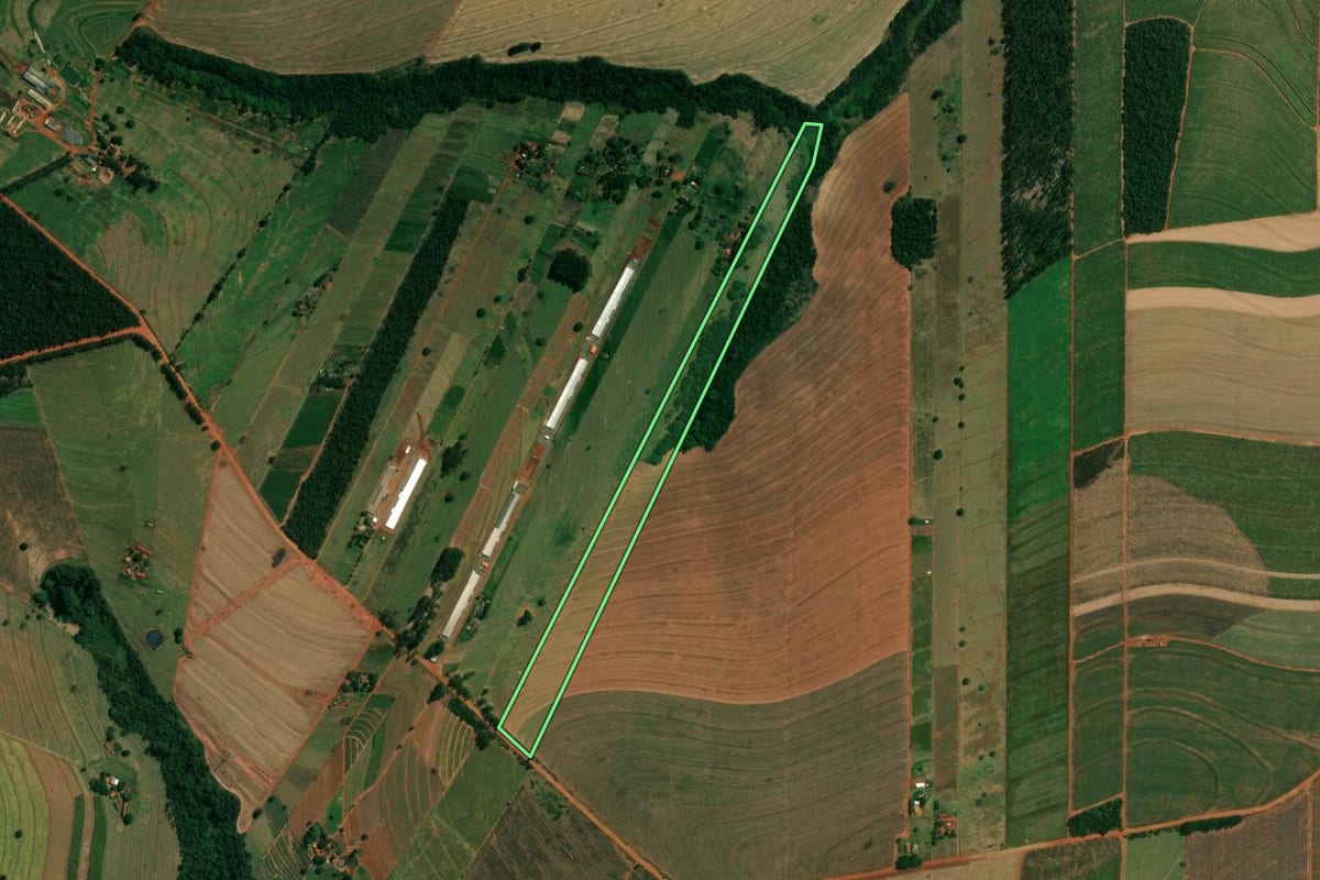 Imagem de satélite do imóvel rural em Atalaia (PR), com o contorno declarado no CAR desenhado por cima.