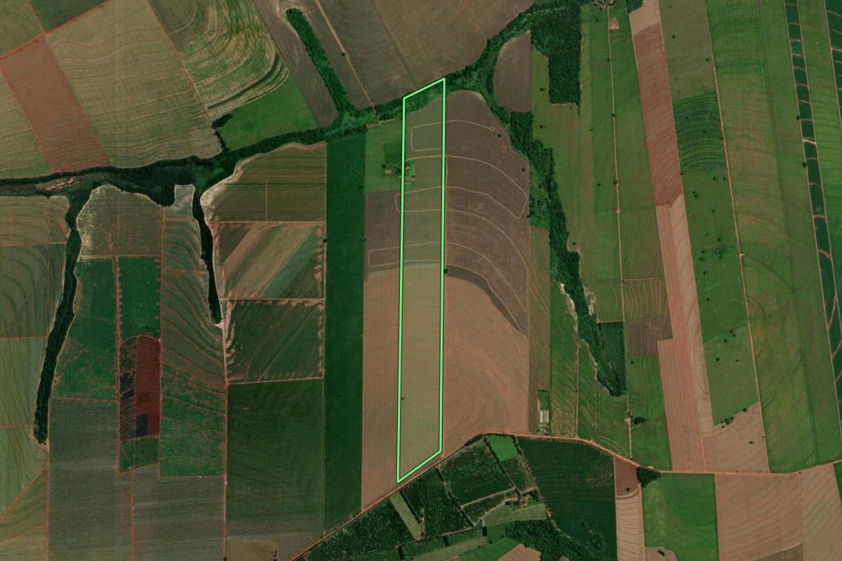 Imagem de satélite do imóvel rural em Atalaia (PR), com o contorno declarado no CAR desenhado por cima.