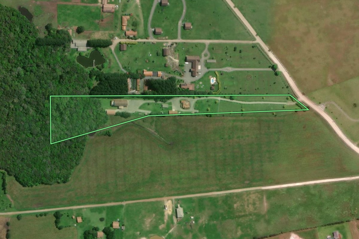 Imagem de satélite do imóvel rural em Balsa Nova (PR), com o contorno declarado no CAR desenhado por cima.