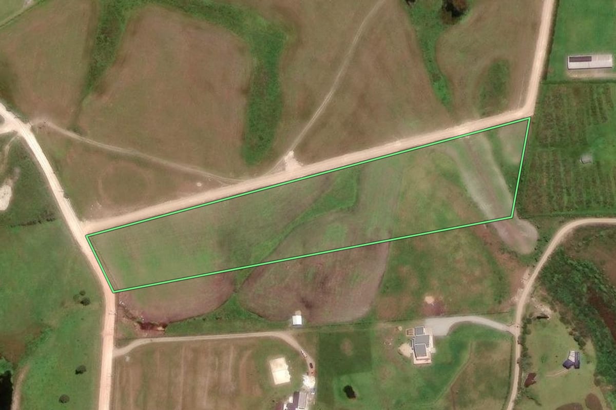 Imagem de satélite do imóvel rural em Balsa Nova (PR), com o contorno declarado no CAR desenhado por cima.