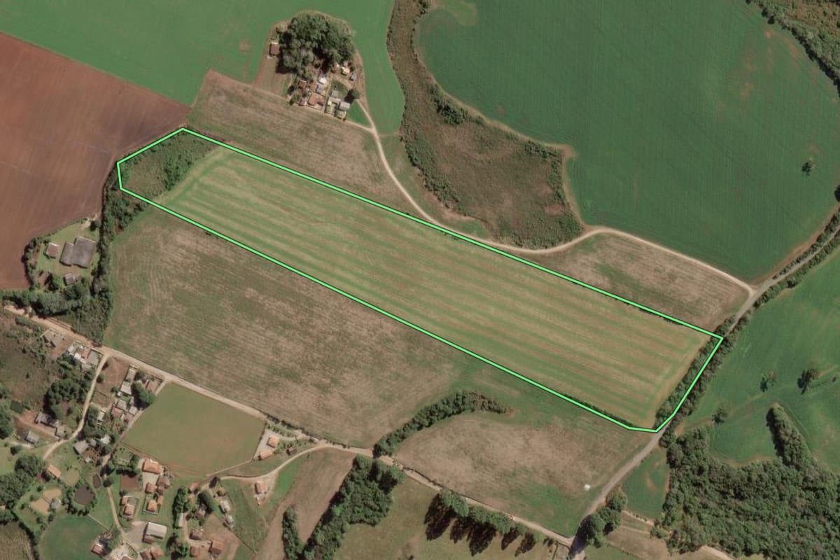 Imagem de satélite do imóvel rural em Balsa Nova (PR), com o contorno declarado no CAR desenhado por cima.