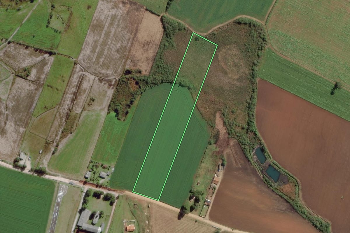 Imagem de satélite do imóvel rural em Balsa Nova (PR), com o contorno declarado no CAR desenhado por cima.