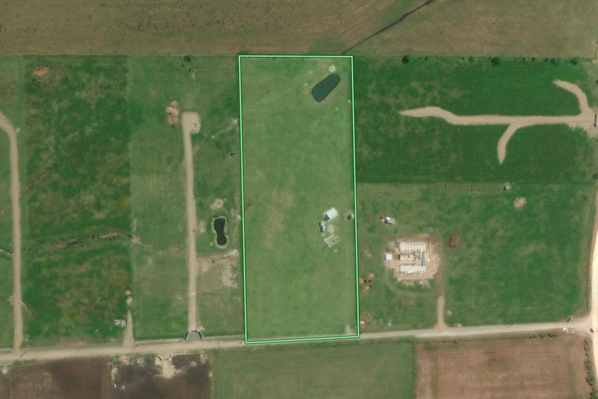 Imagem de satélite do imóvel rural em Balsa Nova (PR), com o contorno declarado no CAR desenhado por cima.