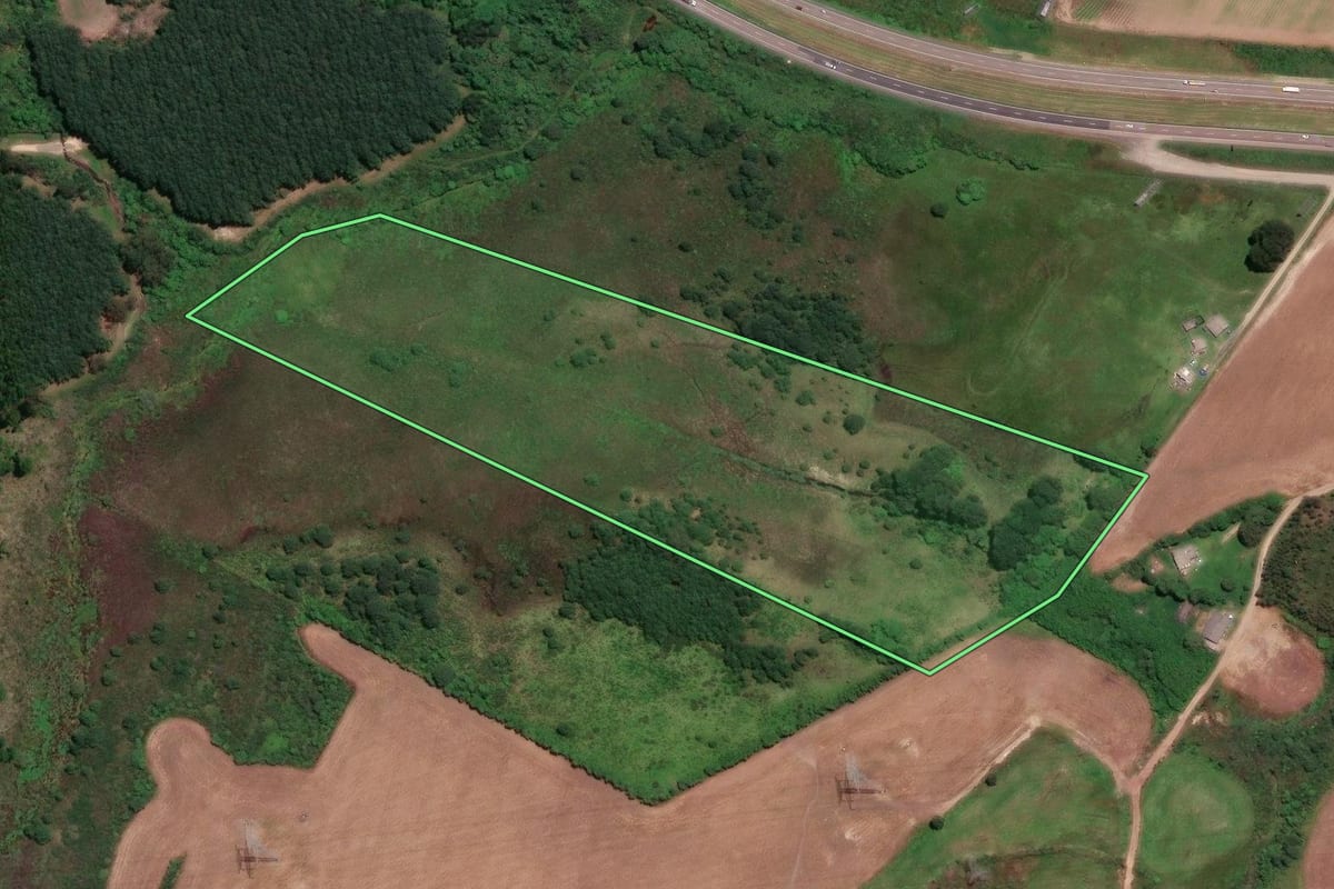 Imagem de satélite do imóvel rural em Balsa Nova (PR), com o contorno declarado no CAR desenhado por cima.