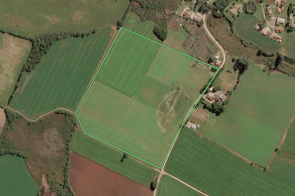Imagem de satélite do imóvel rural em Balsa Nova (PR), com o contorno declarado no CAR desenhado por cima.