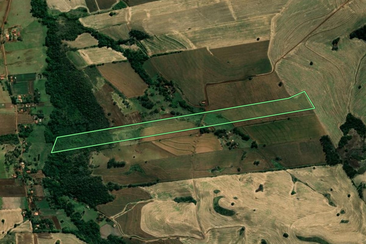 Imagem de satélite do imóvel rural em Bandeirantes (PR), com o contorno declarado no CAR desenhado por cima.