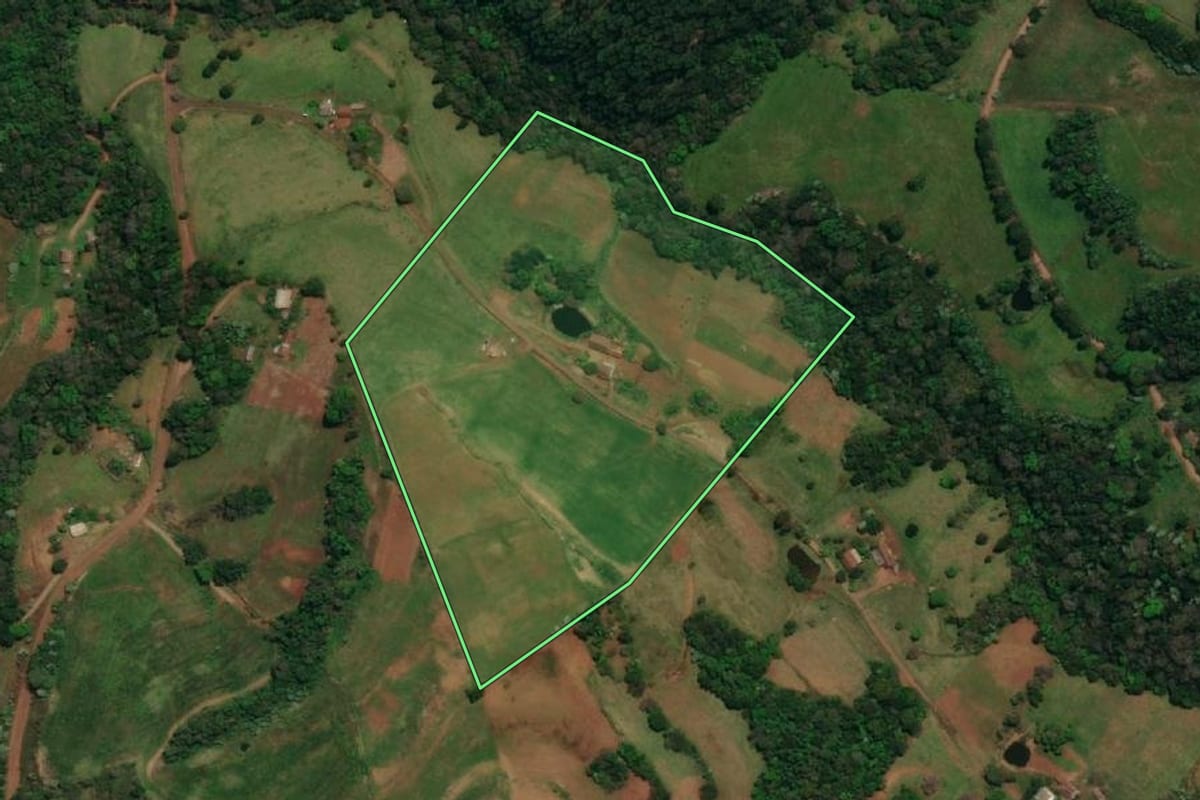 Imagem de satélite do imóvel rural em Barracão (PR), com o contorno declarado no CAR desenhado por cima.