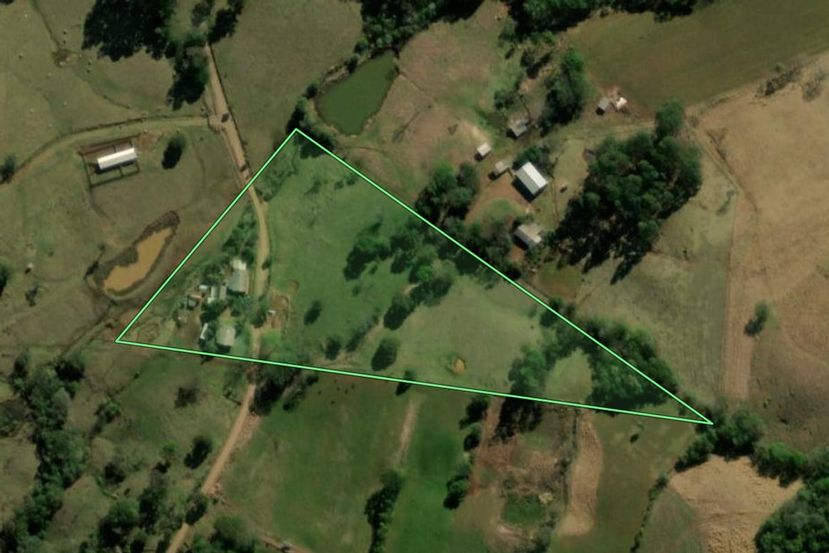 Imagem de satélite do imóvel rural em Barracão (PR), com o contorno declarado no CAR desenhado por cima.