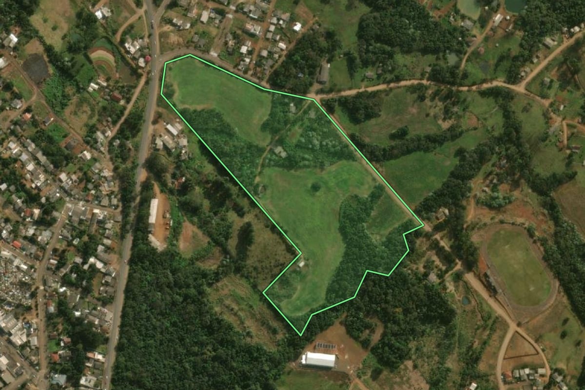 Imagem de satélite do imóvel rural em Barracão (PR), com o contorno declarado no CAR desenhado por cima.