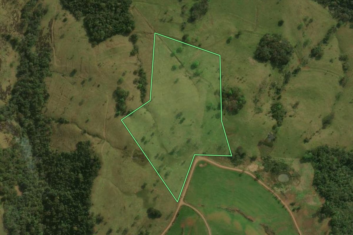 Imagem de satélite do imóvel rural em Barracão (PR), com o contorno declarado no CAR desenhado por cima.