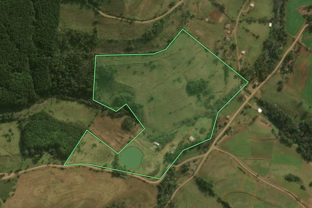 Imagem de satélite do imóvel rural em Barracão (PR), com o contorno declarado no CAR desenhado por cima.