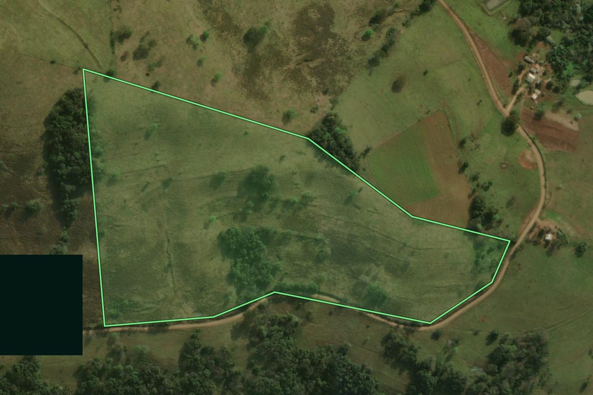Imagem de satélite do imóvel rural em Barracão (PR), com o contorno declarado no CAR desenhado por cima.
