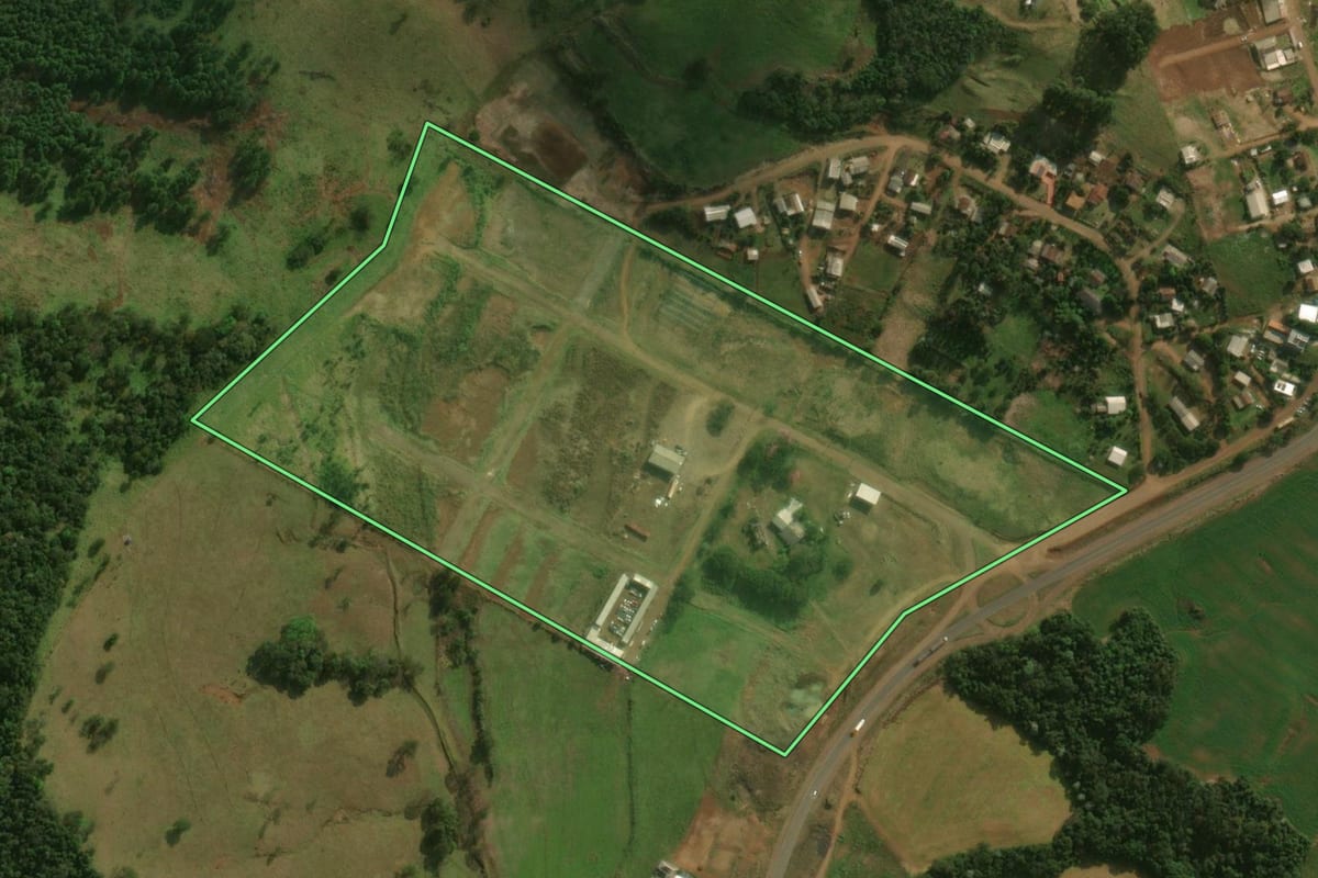 Imagem de satélite do imóvel rural em Barracão (PR), com o contorno declarado no CAR desenhado por cima.