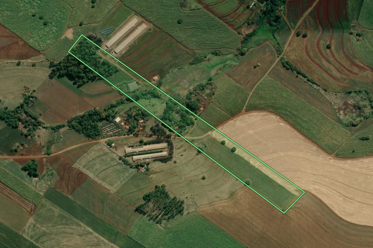 Imagem de satélite do imóvel rural em Barra do Jacaré (PR), com o contorno declarado no CAR desenhado por cima.