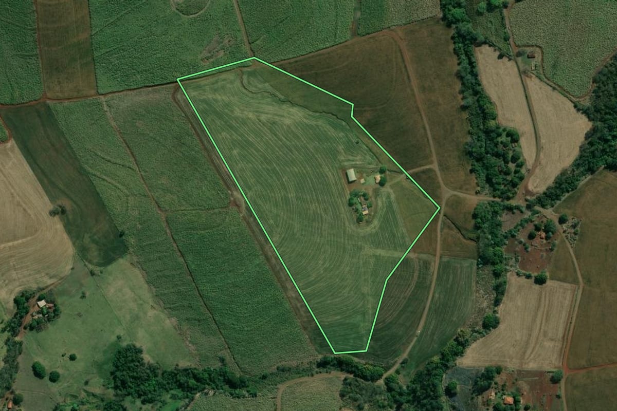 Imagem de satélite do imóvel rural em Barra do Jacaré (PR), com o contorno declarado no CAR desenhado por cima.