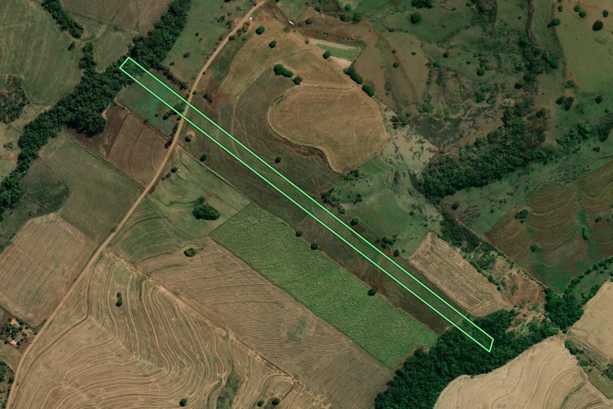Imagem de satélite do imóvel rural em Barra do Jacaré (PR), com o contorno declarado no CAR desenhado por cima.