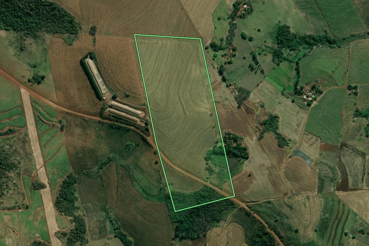 Imagem de satélite do imóvel rural em Barra do Jacaré (PR), com o contorno declarado no CAR desenhado por cima.