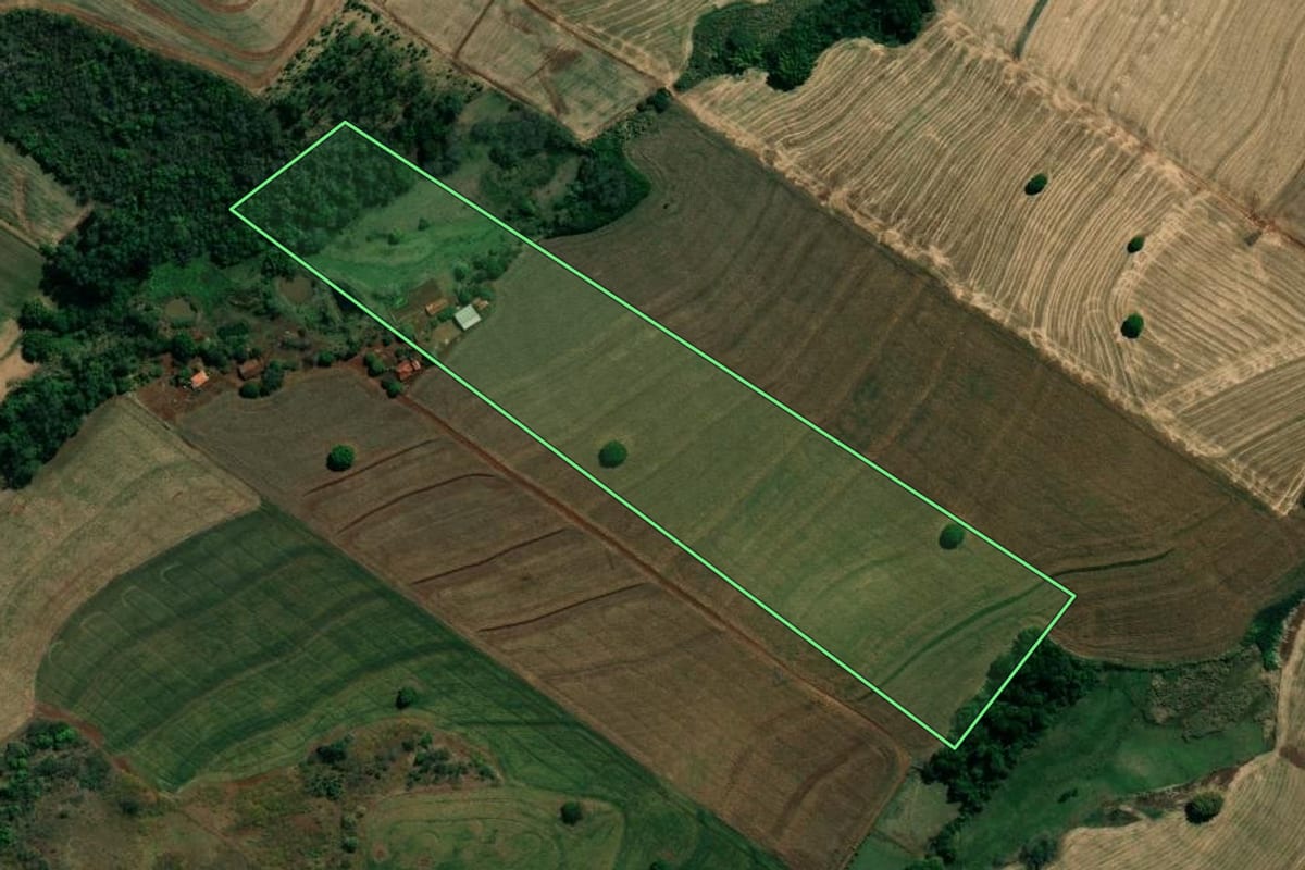 Imagem de satélite do imóvel rural em Barra do Jacaré (PR), com o contorno declarado no CAR desenhado por cima.