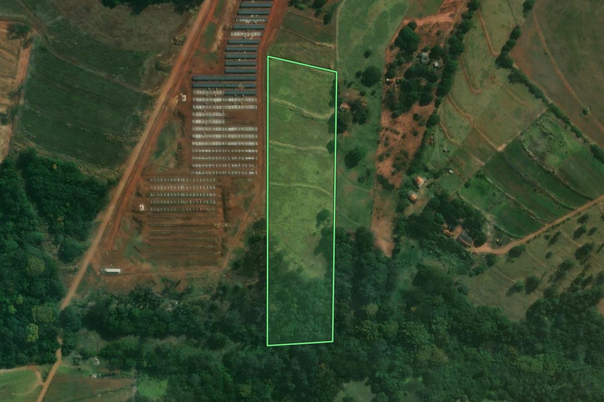 Imagem de satélite do imóvel rural em Bela Vista do Paraíso (PR), com o contorno declarado no CAR desenhado por cima.