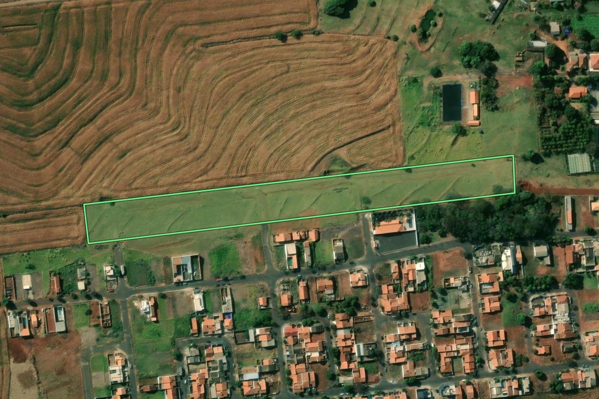 Imagem de satélite do imóvel rural em Bela Vista do Paraíso (PR), com o contorno declarado no CAR desenhado por cima.