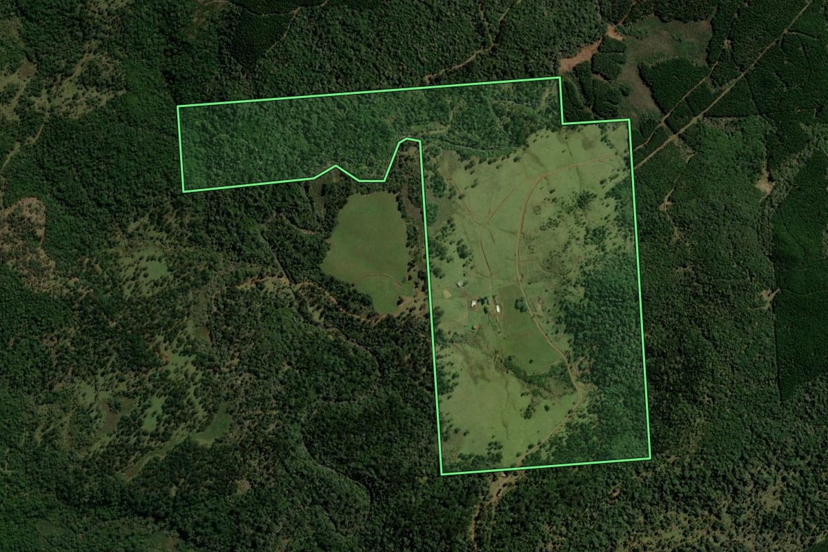 Imagem de satélite do imóvel rural em Bituruna (PR), com o contorno declarado no CAR desenhado por cima.